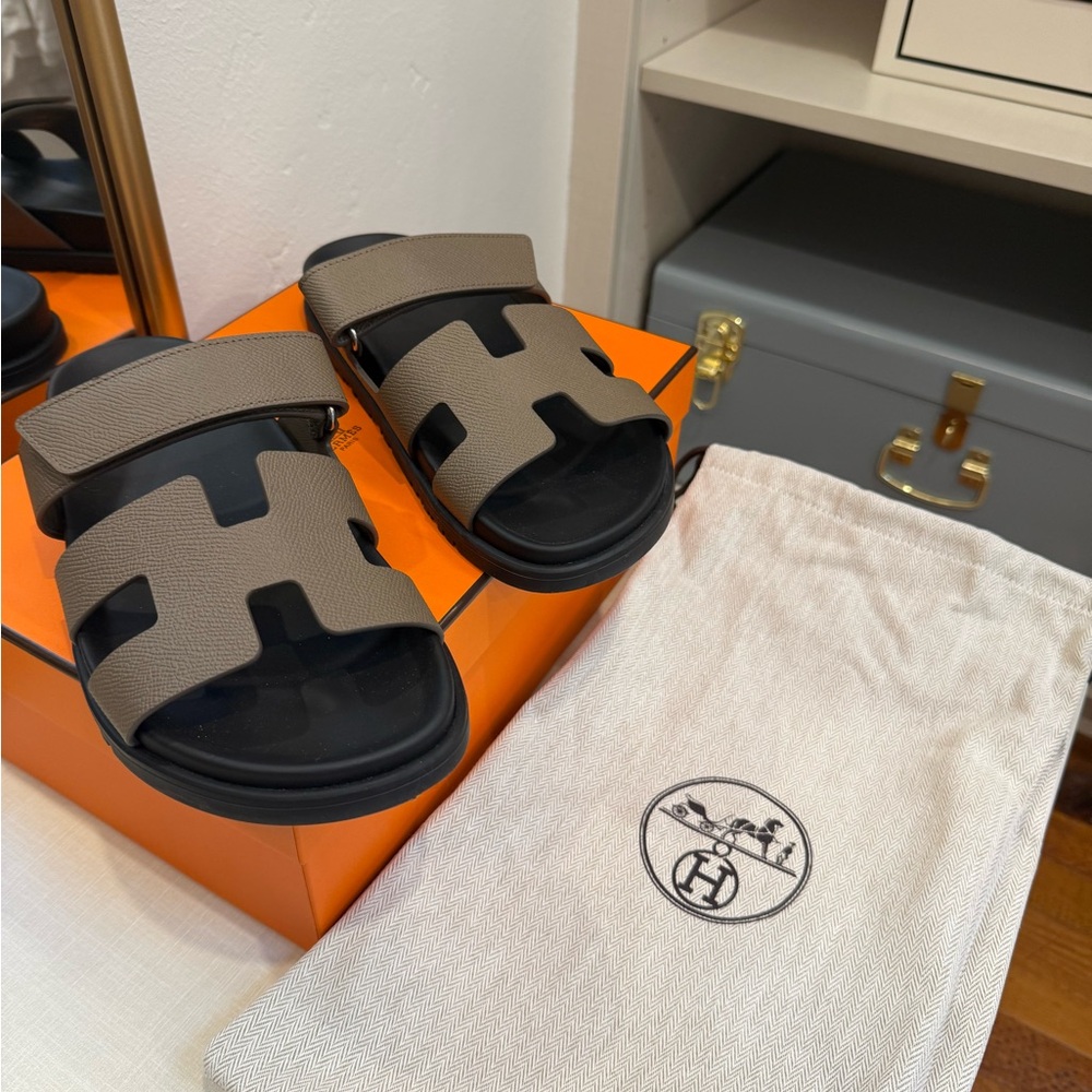 Women’s - Size 8 - Hermes Chypre Sandal - WORN ONCE - color: étoupe